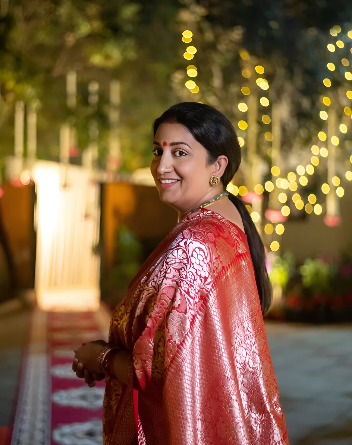 Smriti Irani, Smriti Irani how became actress, Smriti Irani cleaned dishes at mcdonalds, when Smriti Irani Father gave loan of 1 lakh to Smriti Irani, Smriti Irani TV actress to politician, Smriti Irani Human Resource Development, Smriti Irani Textiles Minister, Smriti Irani Net worth, स्मृति ईरानी, स्मृति ईरानी कैसे एक्ट्रेस बनीं, स्मृति ईरानी ने मैकडॉनल्ड्स में बर्तन धोए, जब स्मृति ईरानी के पिता ने उन्हें 1 लाख का लोन दिया, स्मृति ईरानी का टीवी एक्ट्रेस से राजनेता बनने का सफ़र, स्मृति ईरानी मानव संसाधन विकास मंत्री, स्मृति ईरानी कपड़ा मंत्री, स्मृति ईरानी की कुल संपत्ति Smriti Irani, Smriti Irani how became actress, Smriti Irani cleaned dishes at mcdonalds, when Smriti Irani Father gave loan of 1 lakh to Smriti Irani, Smriti Irani TV actress to politician, Smriti Irani Human Resource Development, Smriti Irani Textiles Minister, Smriti Irani Net worth, स्मृति ईरानी, स्मृति ईरानी कैसे एक्ट्रेस बनीं, स्मृति ईरानी ने मैकडॉनल्ड्स में बर्तन धोए, जब स्मृति ईरानी के पिता ने उन्हें 1 लाख का लोन दिया, स्मृति ईरानी का टीवी एक्ट्रेस से राजनेता बनने का सफ़र, स्मृति ईरानी मानव संसाधन विकास मंत्री, स्मृति ईरानी कपड़ा मंत्री, स्मृति ईरानी की कुल संपत्ति