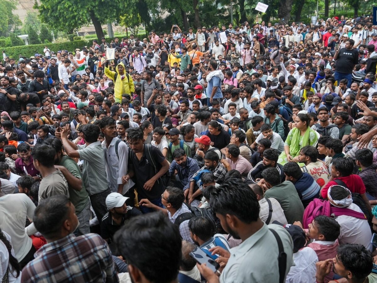 Jantar-Mantar Protest | Chalo Sansad March | क्‍या जंतर-मंतर पर  प्रदर्शनकारियों ने चलाए पत्‍थर? सुरक्षाबलों ने बरती सख्‍ती - News18 हिंदी