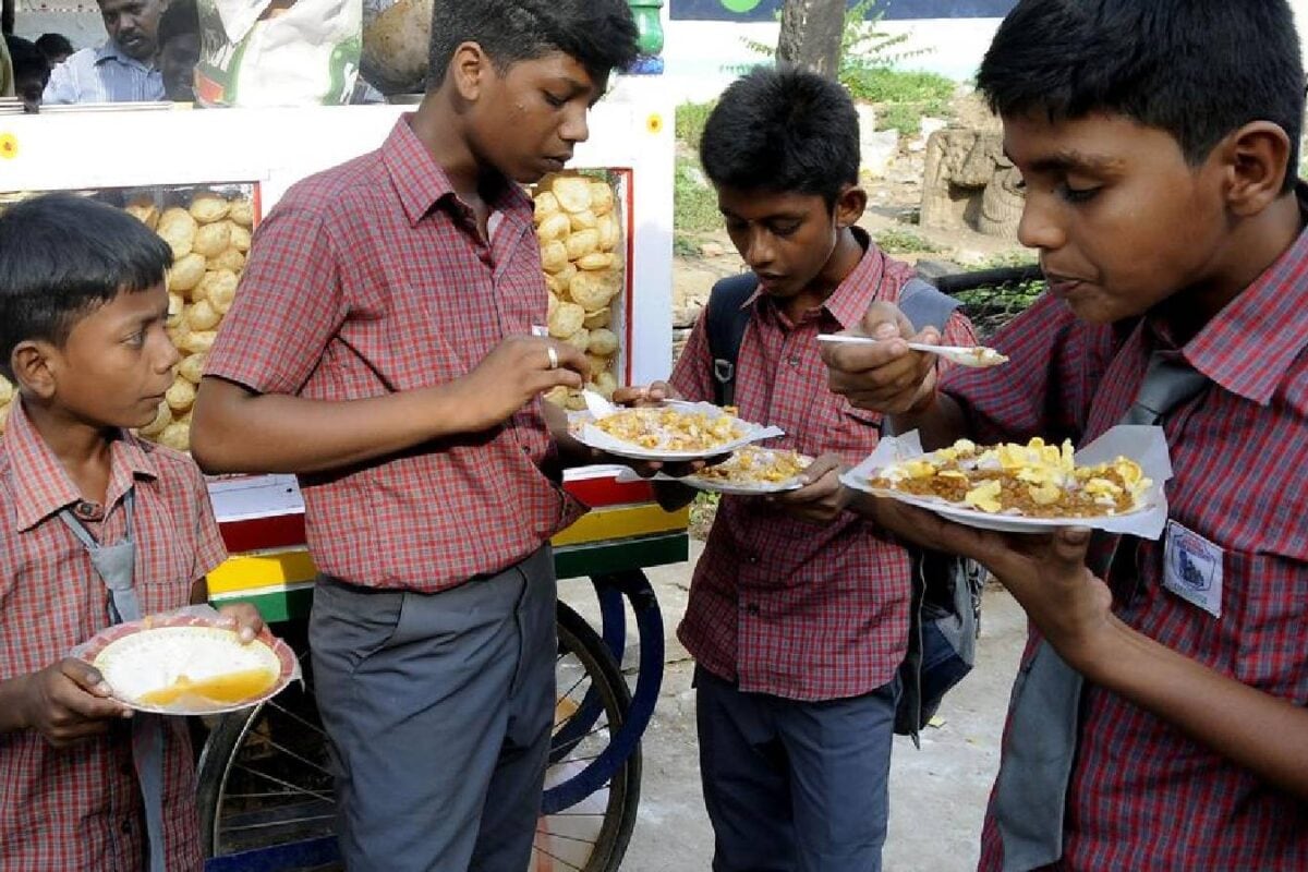 समोसा-बड़ा पाव टिफिन से कैंटीन तक बैन 18 लाख स्कूलों पर आदेश लागू FDA ने जंक फूड पर क्यों लगाई पाबंदी