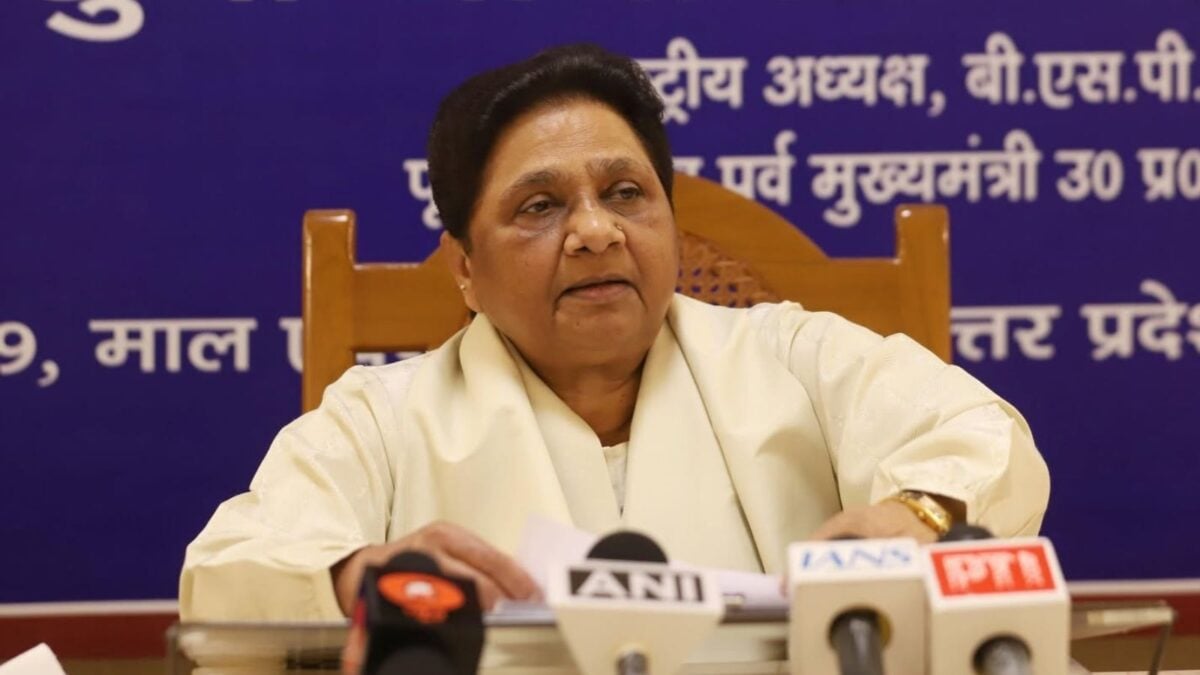 यूपी चुनाव 2027 से पहले मायावती का दलितों को मैसेज और बीजेपी नेता संगीत सोम का समर्थन, यूपी में उल्टा पुल्टा सियासत क्यों? यूपी चुनाव 2027 से पहले मायावती का दलितों को मैसेज और बीजेपी नेता संगीत सोम का समर्थन, यूपी में उल्टा पुल्टा सियासत क्यों?