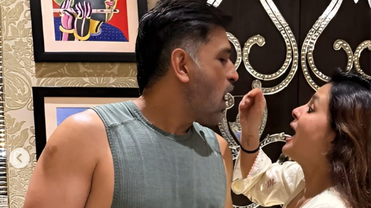 बिजली सी फुर्ती, फौलादी हौसला, वो टिकट कलेक्टर… जो बना दुनिया का महानतम क्रिकेट कप्तान, जिसके आगे हर चुनौती ने घुटने टेके बिजली सी फुर्ती, फौलादी हौसला, वो टिकट कलेक्टर… जो बना दुनिया का महानतम क्रिकेट कप्तान, जिसके आगे हर चुनौती ने घुटने टेके