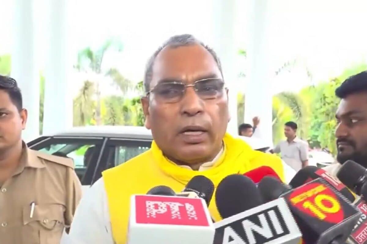 2027 में सपा को साफ करना है ये बोलते-बोलते ओपी राजभर बीजेपी के बारे में क्या बोल गए जरा आप भी सुन लें