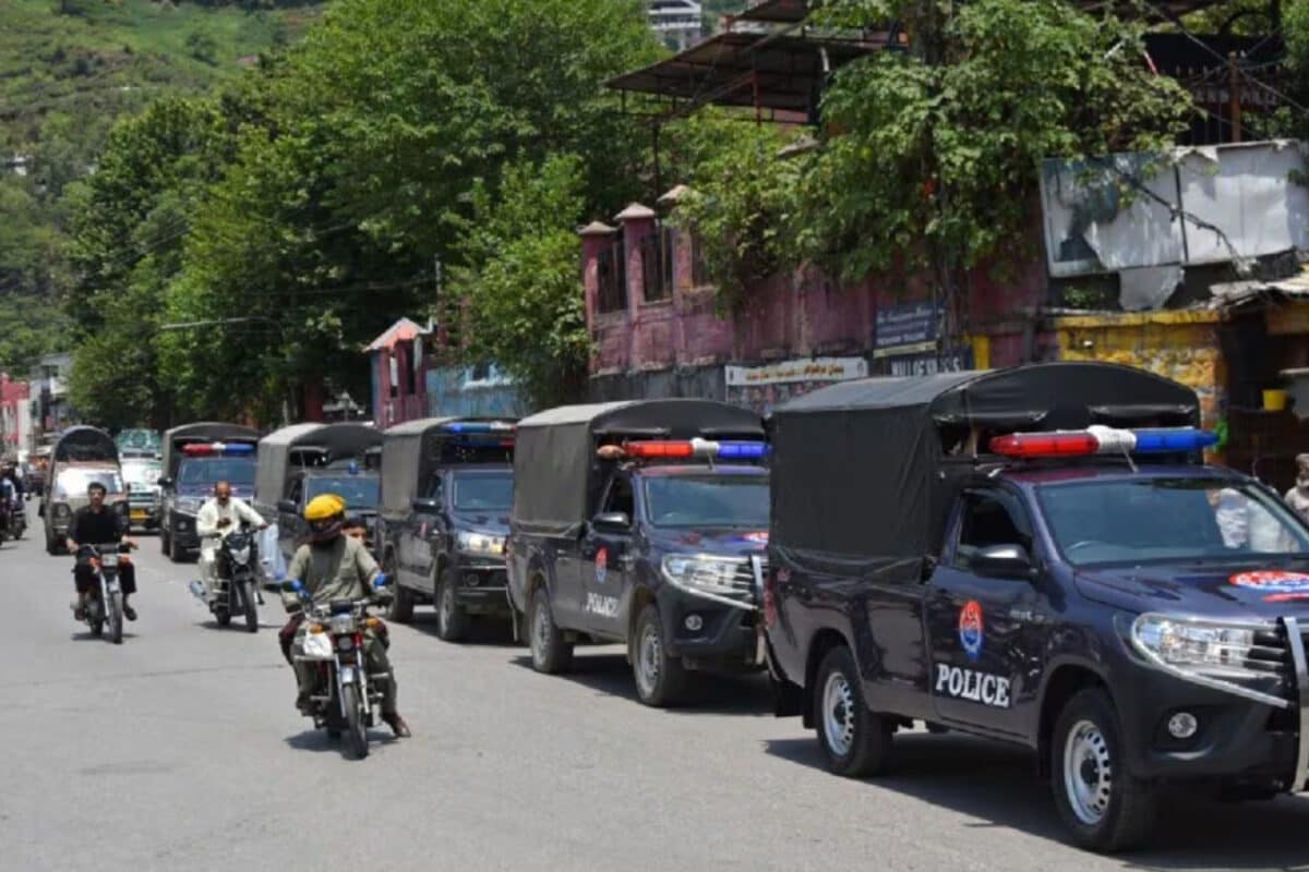 पाकिस्तान में बारूद से उड़ाया पुलिस स्टेशन, 14 की मौत, जिन सांपों को पाला वही मुनीर को डस रहे