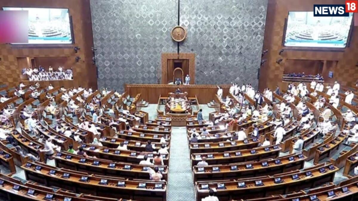 Parliament Monsoon Session Live | Rajya Sabha Anti Paper Leak Bill | संसद में उच्चस्तरीय बैठक, पीएम मोदी भी मौजूद, मंत्रियों संग नई रणनीति पर मंथन Parliament Monsoon Session Live | Rajya Sabha Anti Paper Leak Bill | संसद में उच्चस्तरीय बैठक, पीएम मोदी भी मौजूद, मंत्रियों संग नई रणनीति पर मंथन