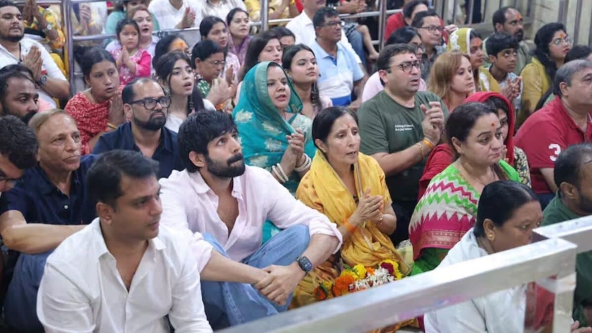 महाकाल के दर्शन के लिए पहुंचे कार्तिक आर्यन, शयन आरती में हुए शामिल, कब की जाती है यह आरती महाकाल के दर्शन के लिए पहुंचे कार्तिक आर्यन, शयन आरती में हुए शामिल, कब की जाती है यह आरती