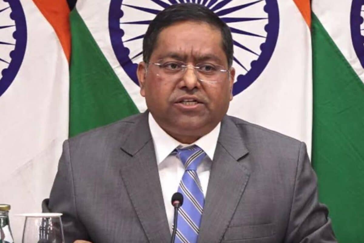 जहाजों पर हमले तुरंत रुकें भारतीयों की मौत पर ईरान DCM को विदेश मंत्रालय की दो टूक रणधीर जायसवाल ने बताई पूरी बात