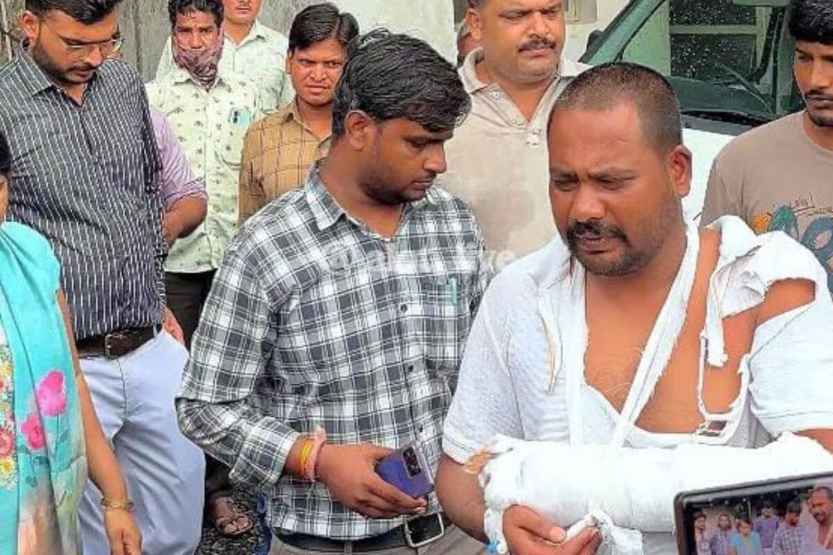 रतलाम में पटवारी को पीटकर तोड़ा हाथ और कपड़े फाड़े, खनन माफिया के हौसले बुलंद