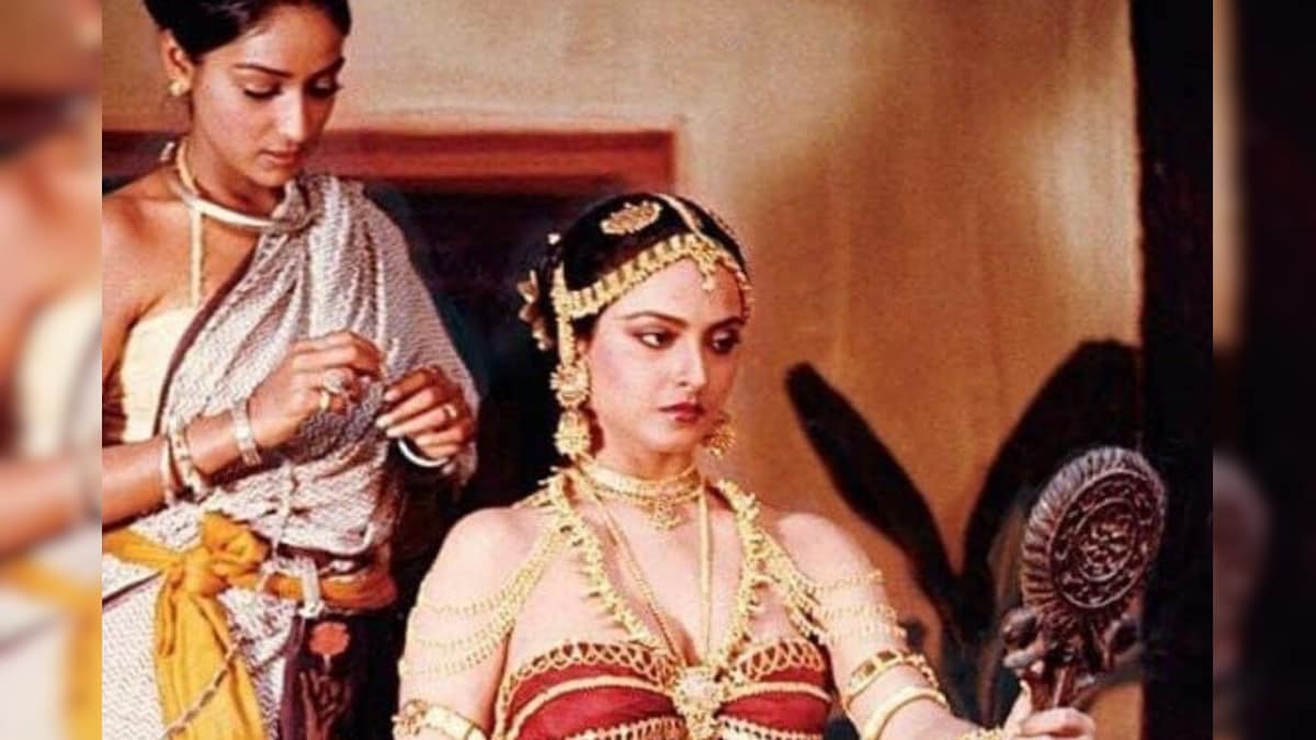 रेखा ने सहेली से पूछा- ‘मन क्यों बहका आधी रात को?’ लता-आशा की जुगलबंदी ने बना दिया अमर रेखा ने सहेली से पूछा- ‘मन क्यों बहका आधी रात को?’ लता-आशा की जुगलबंदी ने बना दिया अमर
