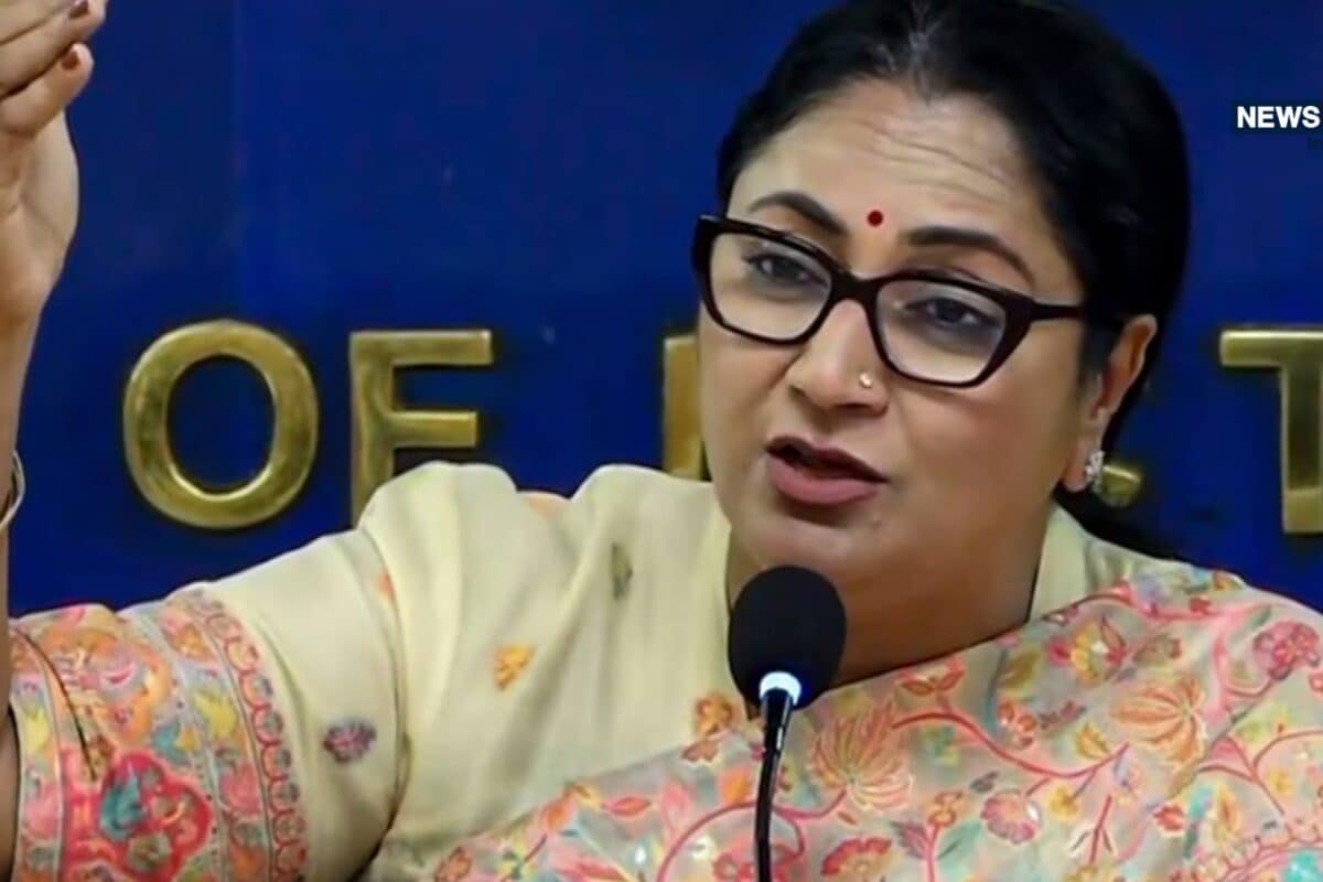 महिलाओं का मुद्दा आया तो भाग खड़े हुए दंगों पर तुरंत लौटे AAP के वॉकआउट पर भड़की दिल्ली की सीएम रेखा गुप्ता