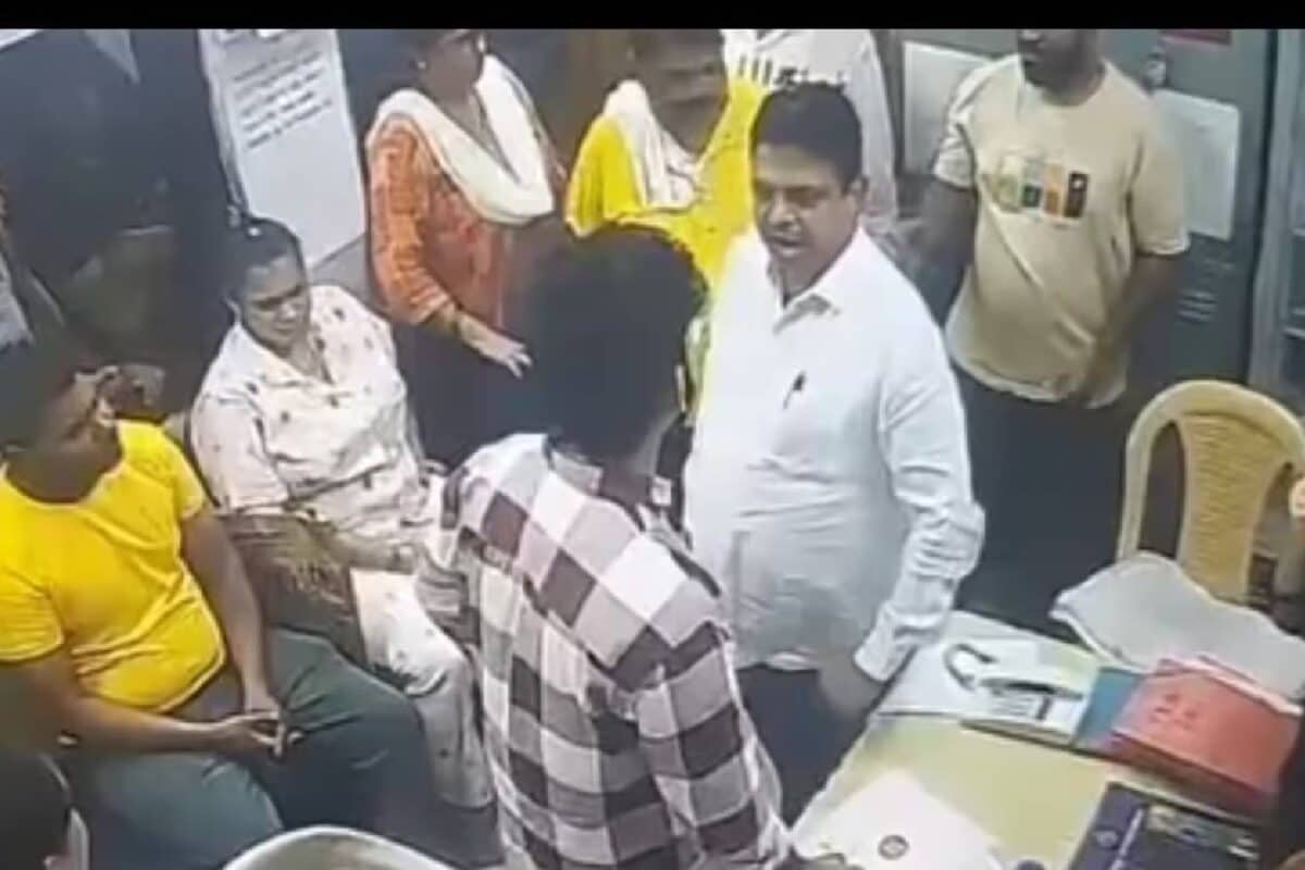 इस्तीफा दिया छुप गया मां को भी नहीं बतायाशिवसेना कॉर्पोरेटर की दबंगई से घबराए डॉक्टर ने बताई आपबीती