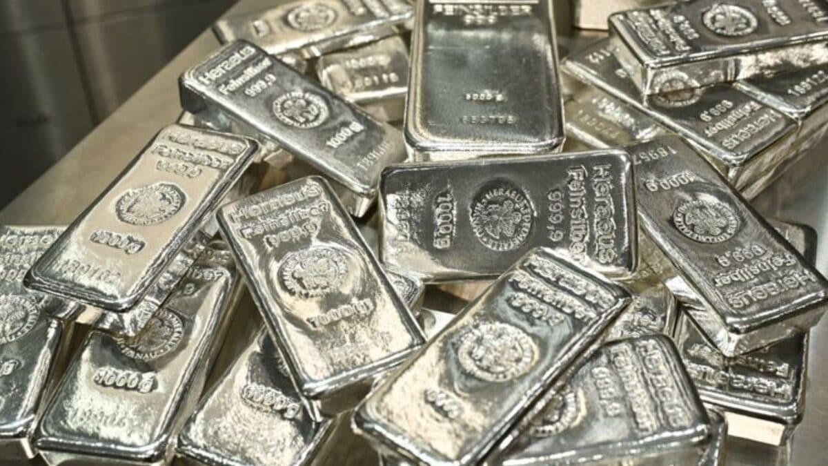 Photo : News18 Hindi Cours de l'argent et de l'or en baisse sur le marché indien