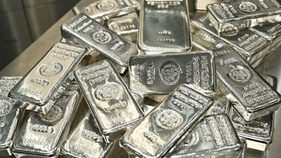 चांदी का उत्पादन उसकी डिमांड से ज्यादा होने का अनुमान है. 