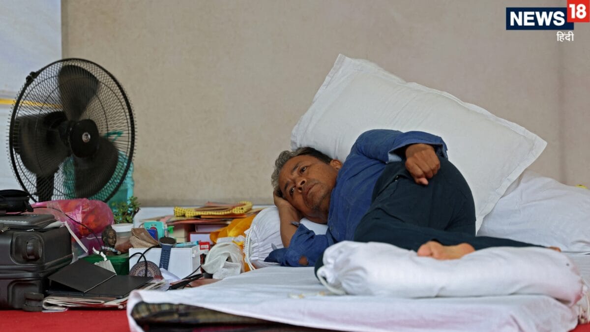 Sonam Wangchuk Health Update | Sonam Wangchuk Hunger Strike End | सोनम वांगचुक को पुलिस ले गई अस्पताल, अब हेल्थ पर आया पहला अपडेट, हो गए हें कमजोर Sonam Wangchuk Health Update | Sonam Wangchuk Hunger Strike End | सोनम वांगचुक को पुलिस ले गई अस्पताल, अब हेल्थ पर आया पहला अपडेट, हो गए हें कमजोर
