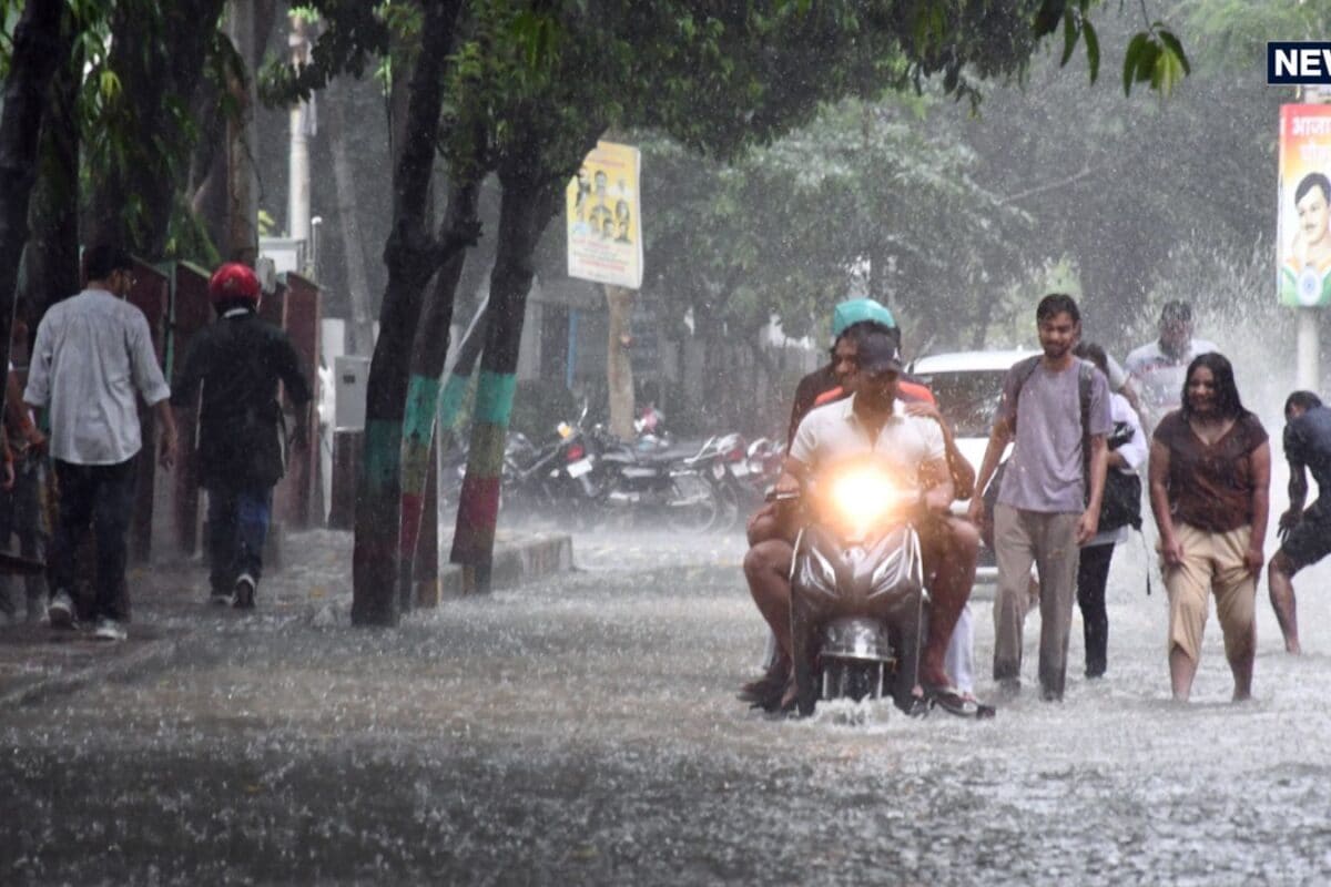 रिमझिम गिरे सावन... यूपी में जमकर बरस रहे हैं बादल, मौसम विभाग की चेतावनी, हर तरफ होगा पानी ही पानी