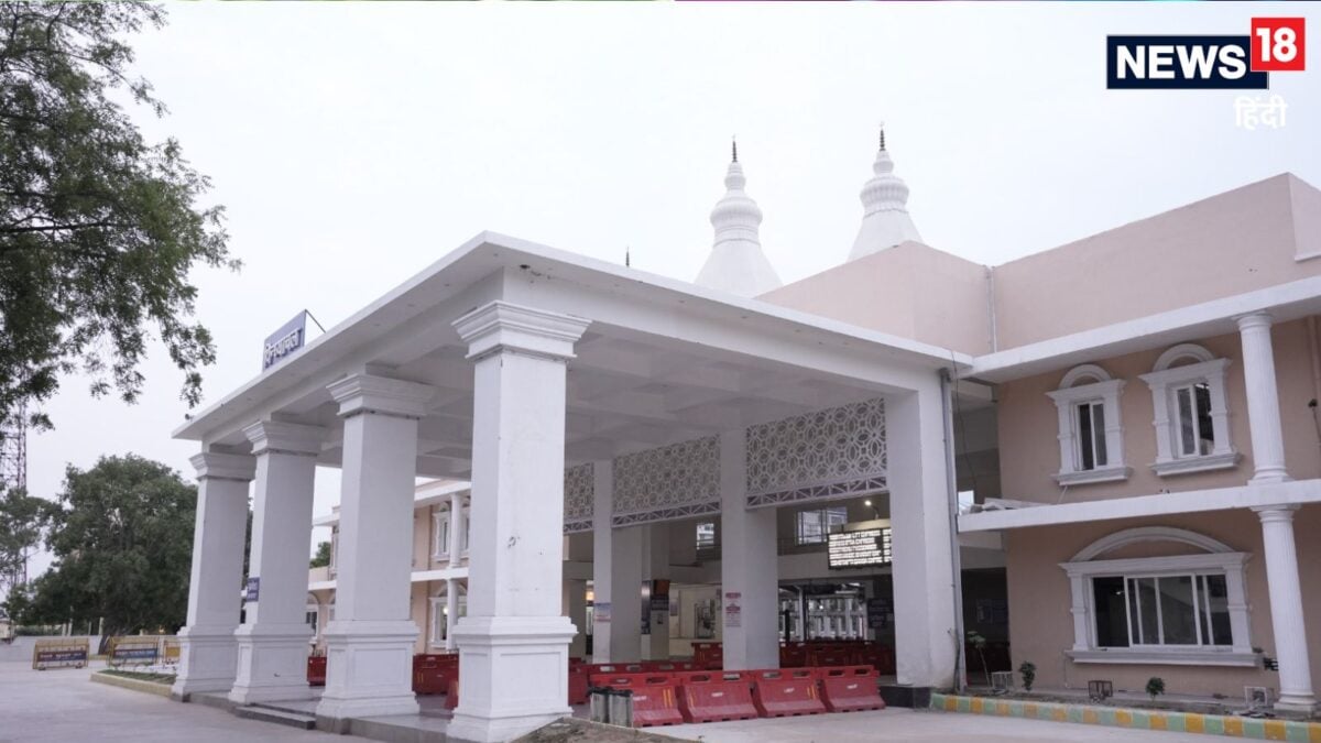 मां विंध्यावासिनी के दर्शन को जा रहे हैं तो अब ठहरने की ‘नो टेंशन’, रेलवे देगा श्रद्धालुओं को तोहफा मां विंध्यावासिनी के दर्शन को जा रहे हैं तो अब ठहरने की ‘नो टेंशन’, रेलवे देगा श्रद्धालुओं को तोहफा