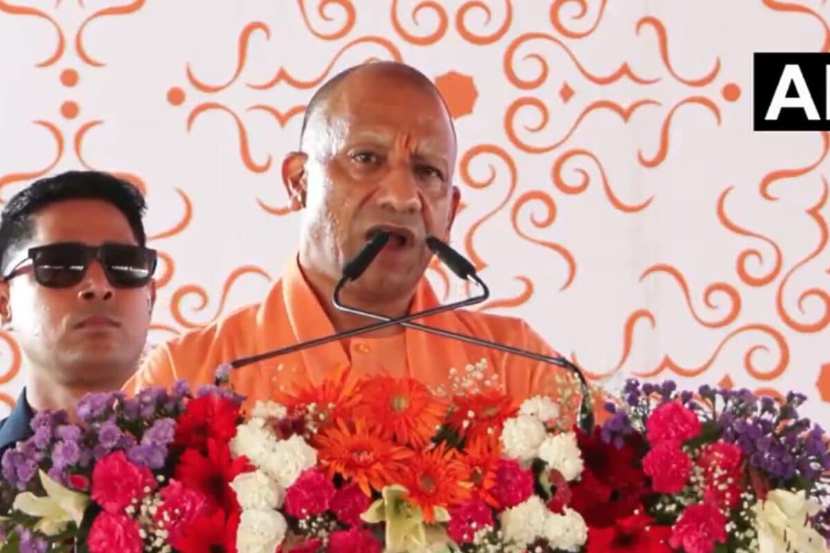 'अपराधियों के लिए 2 ही जगह - जेल या जहन्नुम'; आगरा में सीएम योगी, अखिलेश पर साधा निशाना- 12 बजे सोकर उठते फिर...