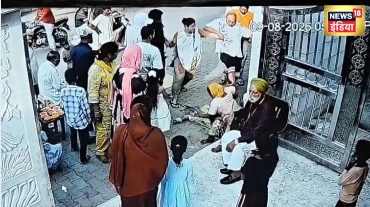 कपूरथला मंदिर के बाहर महिला भिखारी से चप्पलों से मारपीट वीडियो वायरल होते ही FIR आरोपी की तलाश