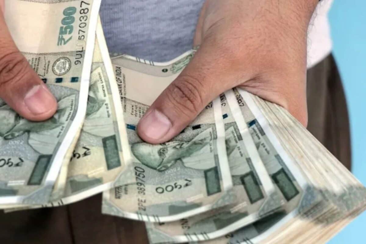 8th Pay Commission: आठवें वेतन आयोग में फिटमेंट फैक्टर 3.61 से 4.00 हुआ तो कितनी बढ़ेगी बेसिक सैलरी और पेंशन?