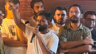 अभिजीत दिपके के घर ये बैठक होनी है.