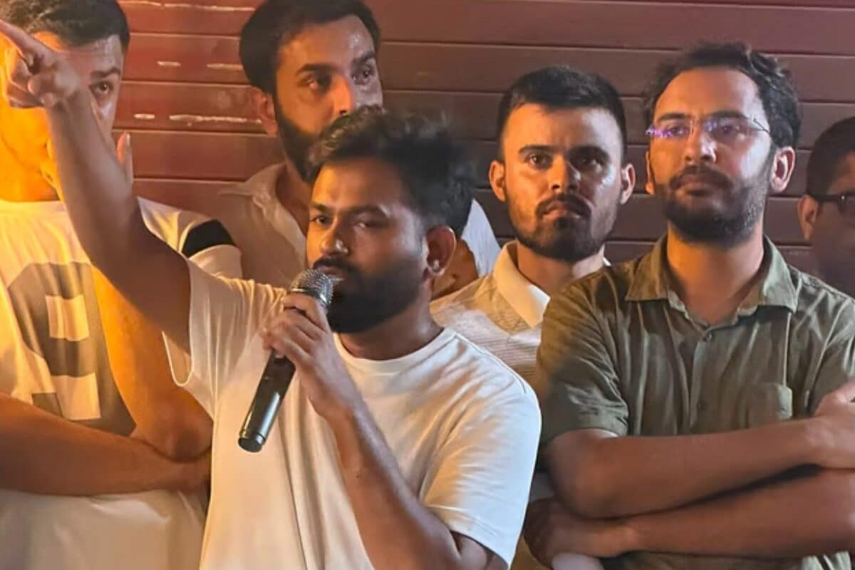 प्रधान के इस्तीफे से बात नहीं बनेगी अब  जंतर-मंतर फतह करने के बाद अभिजीत दीपके के घर 5 अगस्‍त को बैठक