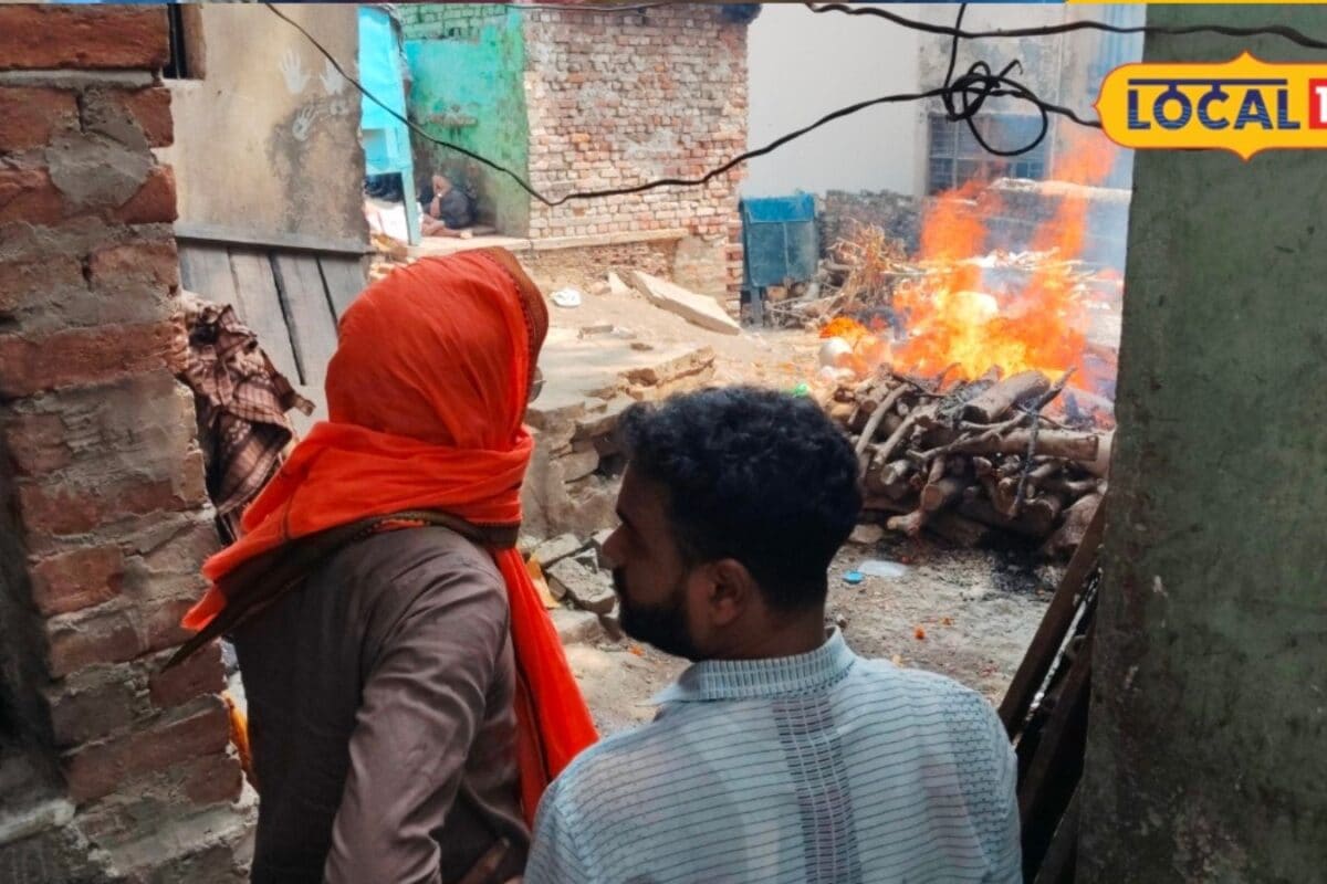 Ground Report: काशी में गंगा का रौद्र रूप 84 घाट डूबे मणिकर्णिका की छत और हरिश्चंद्र की गलियों में हो रहा शवदाह