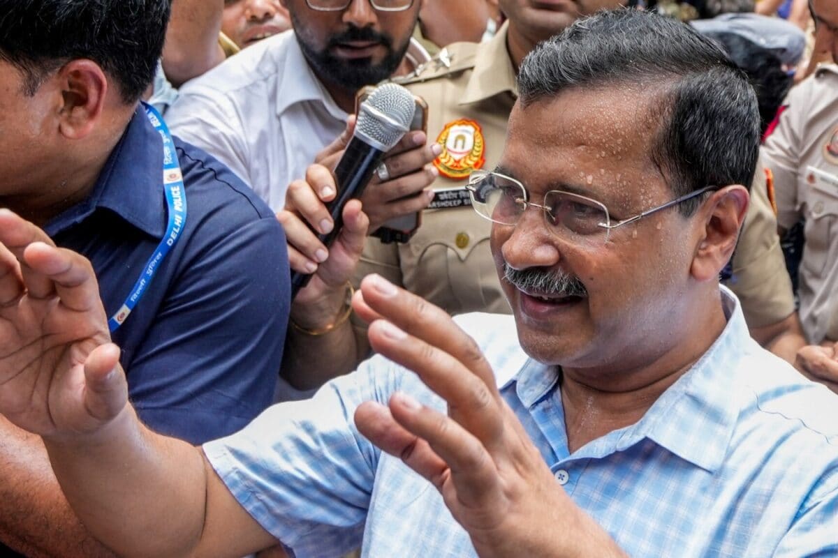 ट्रंप के दबाव में ई-20 पेट्रोल थोप रही सरकार सड़क पर उतरे अरविंद केजरीवाल को पुलिस ने रोका