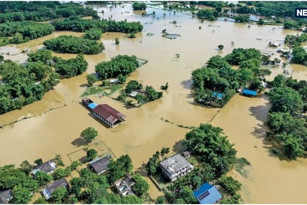 Assam Flood: शादी की एलबम और मां का डिनर सेट देख भावुक हुईं नसीमन पानी में बिखरी यादों ने तोड़ दिया दिल