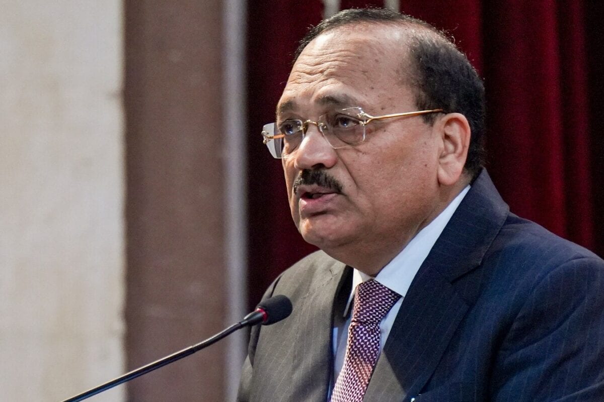 आंख बंदकर भरोसा न करें आखिर किस बात पर बोले सीजेआई सूर्यकांत NLU के छात्रों को दी सीख
