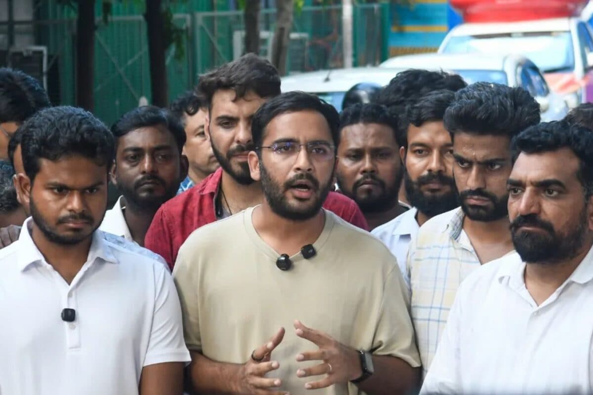 बंगाल में कॉकरोच जनता पार्टी को कोई नहीं दे रहा मीटिंग के लिए जगह 6 हॉल मालिकों ने किया इनकार तो रद्द हुआ कार्यकम