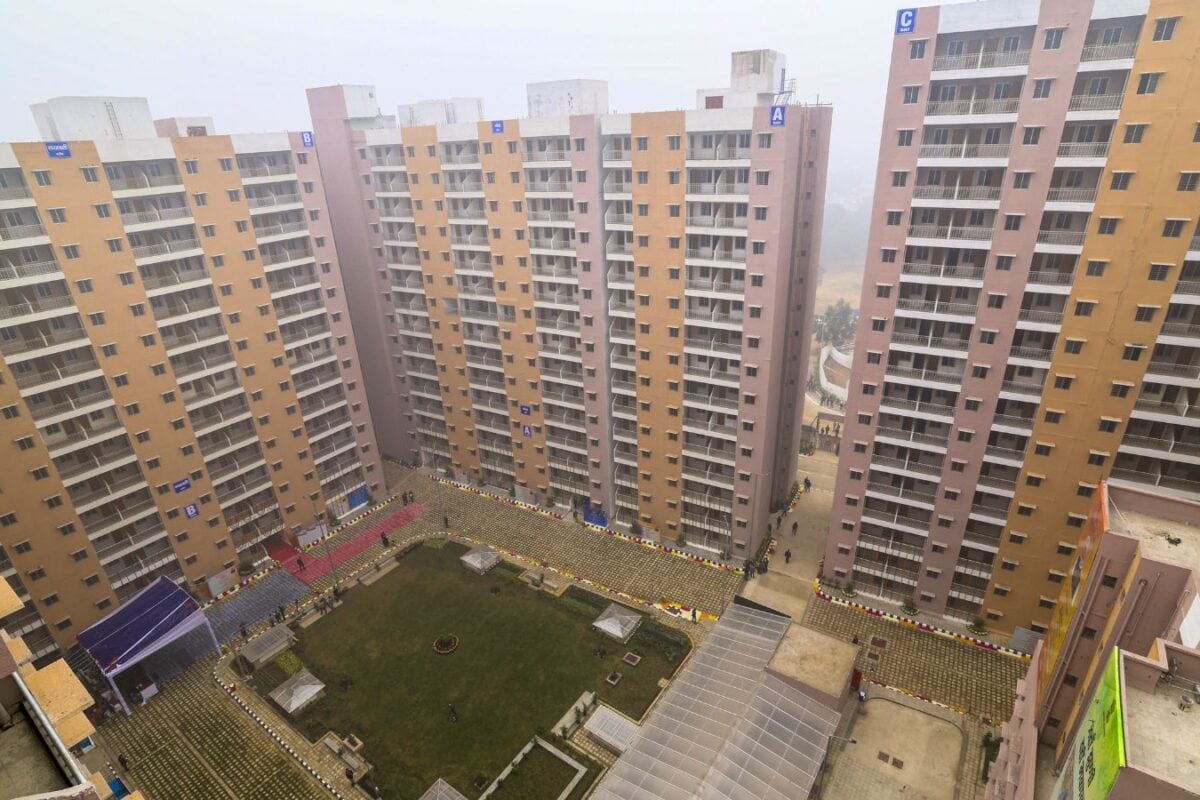 Old DDA flats redevelopment: दिल्ली में अब टूटेंगे पुराने घर, बनेंगे नए, जानिए किसे मिलेगा कितना फायदा