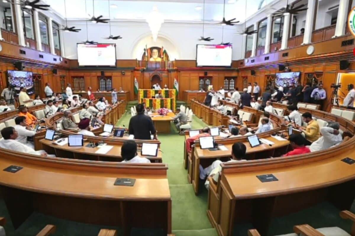 220000000000 रुपये का घोटाला दिल्ली विधानसभा में राशन पर रण! AAP के 8 विधायक मार्शल आउट