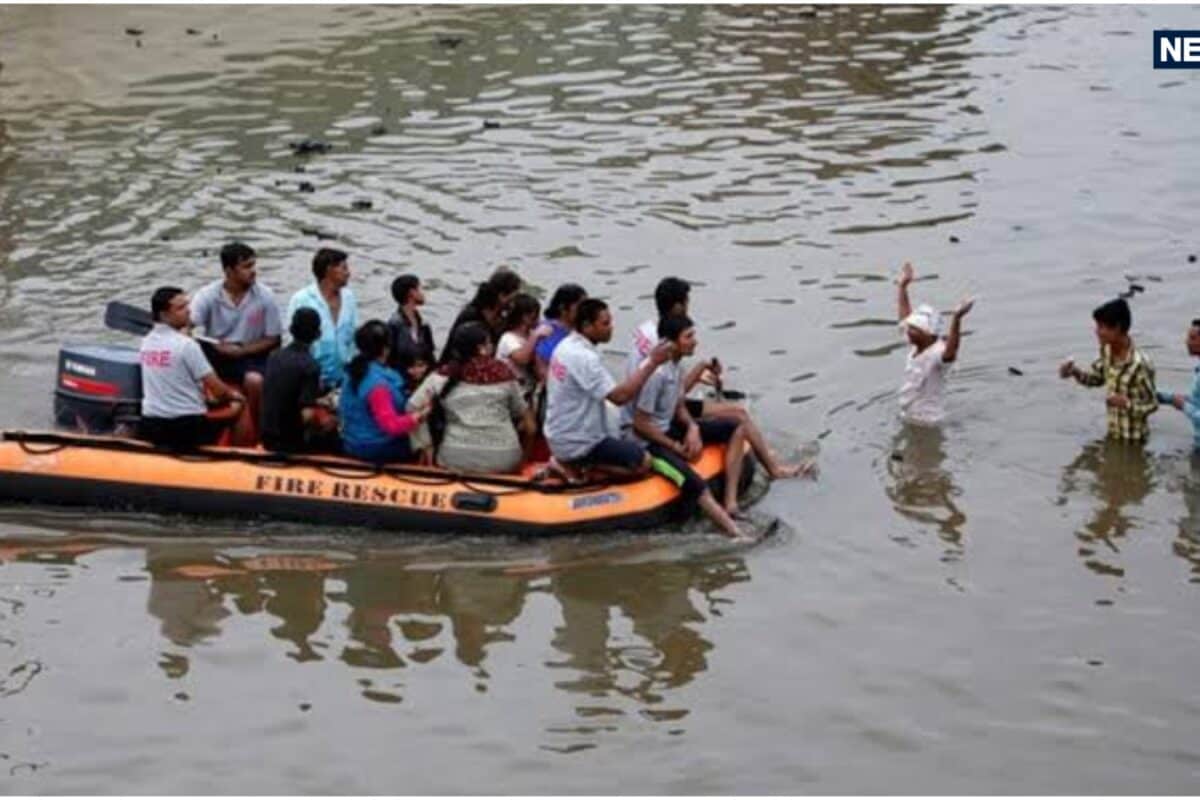 611 मिमी बारिश ने गुजरात में मचाई तबाही 206 में से 22 बांध खतरे के निशान पर सूरत-नवसारी में बाढ़ जैसे हालात
