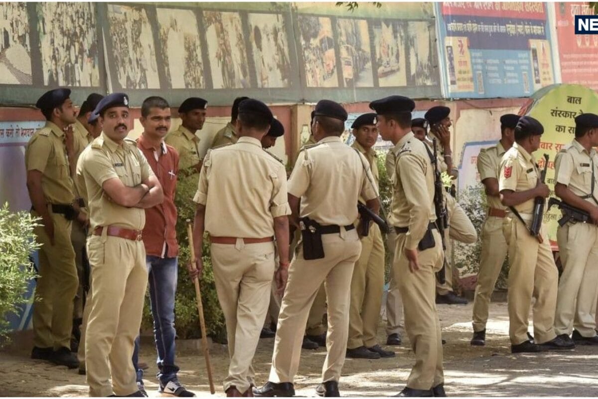 कमरा नंबर 1005 में मिली डॉक्टर की डेड बॉडी सामने आया रैगिंग एंगल 4 सीनियर रेजिडेंट 6 महीने के लिए सस्पेंड