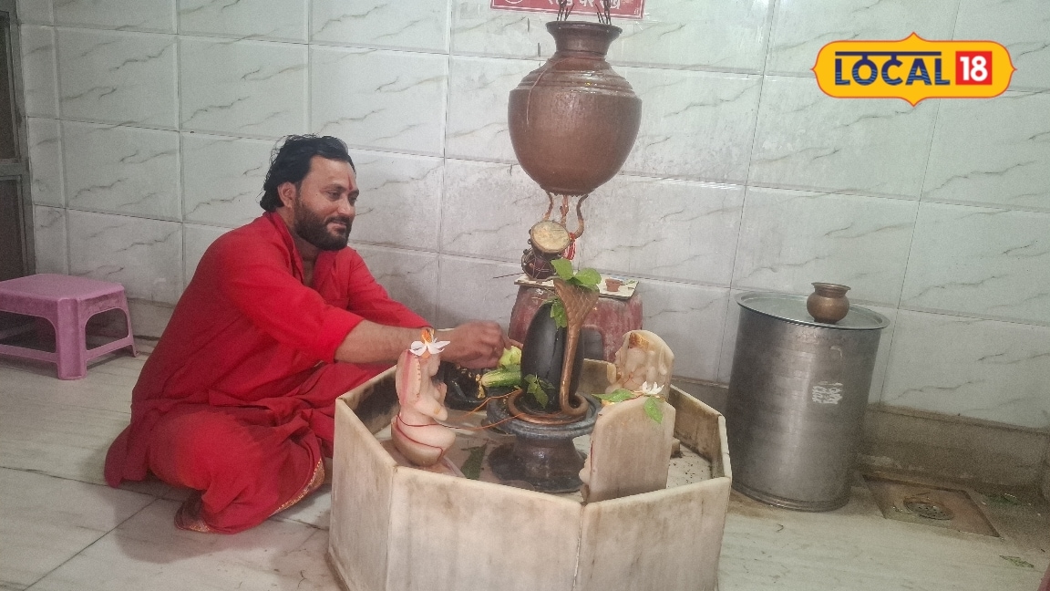 सावन में हर-हर महादेव के जयकारों से गूंजता है पश्चिमपुरी का ये प्राचीन शिव मंदिर यहां भोलेनाथ पूरी करते हैं भक्तों की मनोकामनाएं!