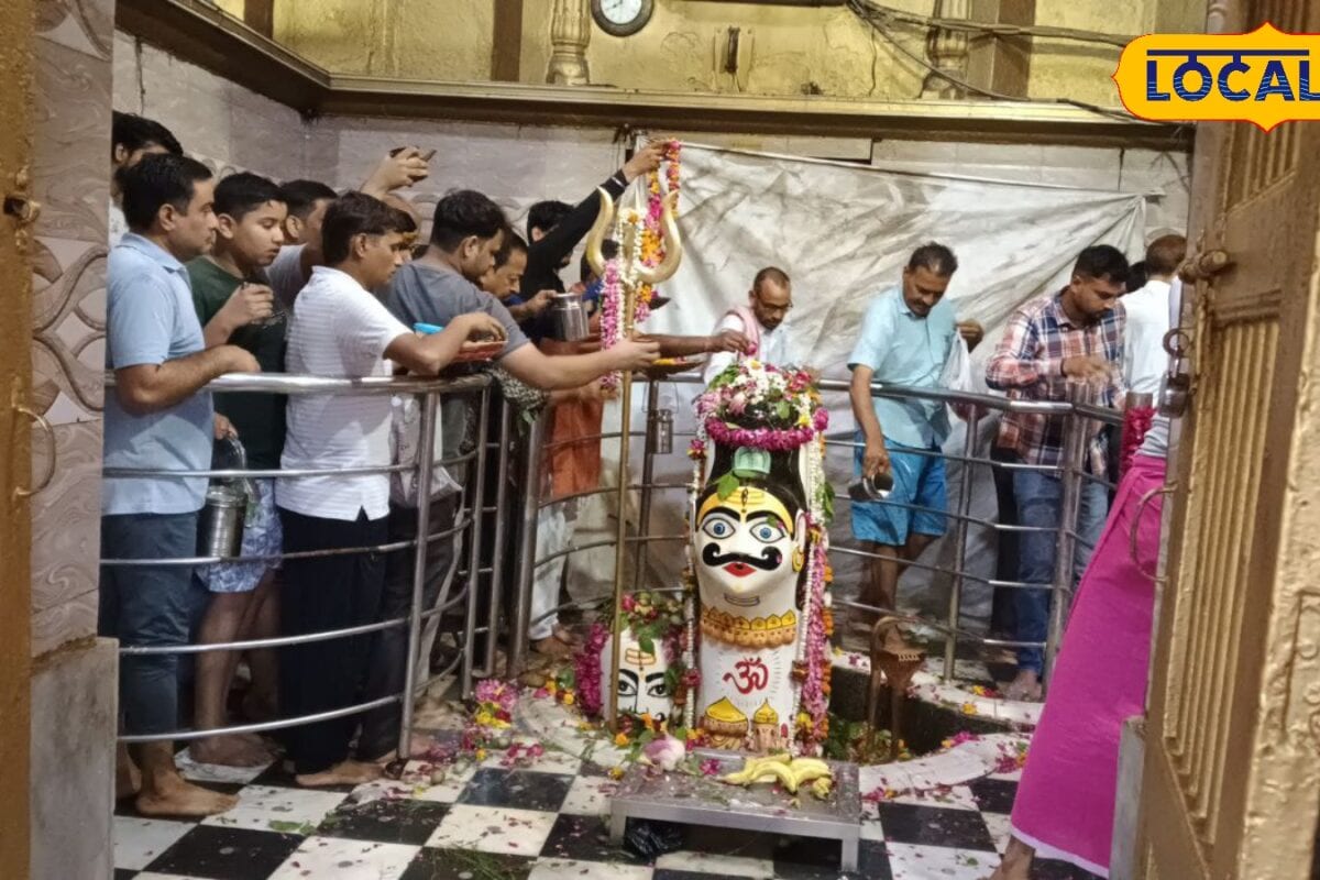 मथुरा में सावन के पहले सोमवार पर भूतेश्वर महादेव मंदिर में भक्तों की उमड़ी भीड़ दर्शन से दूर होती हैं बाधाएं