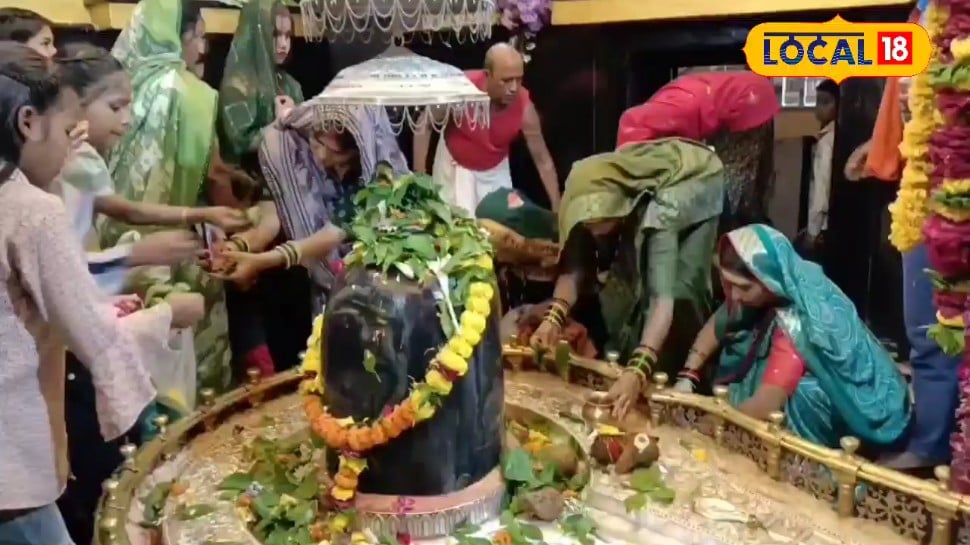 उज्जैन जैसा महाकाल मंदिर बुंदेलखंड में भी सावन में रोज हो रही भस्म आरती उमड़ रहे श्रद्धालु