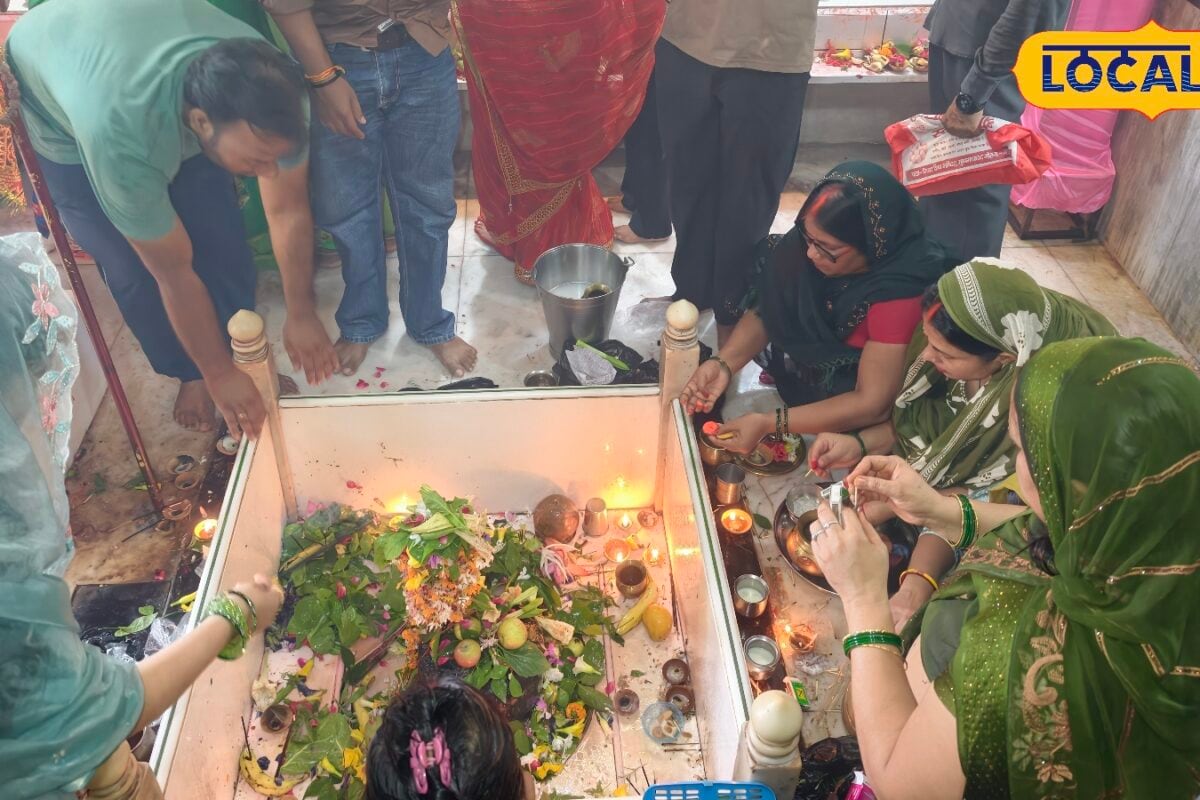 देवघर से कम नहीं हैं मऊ का प्राचीन शिव मंदिर भूमि से बाहर निकला है शिवलिंग जानें मान्यता