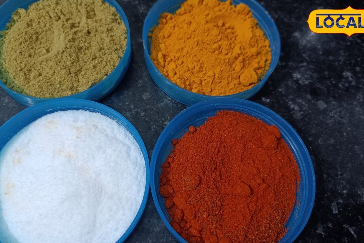 Kitchen Tips: बारिश में मसालों और नमक में घुस रही है नमी अपनाएं ये 4 देसी ट्रिक्स महीनों तक रहेंगे ताजे
