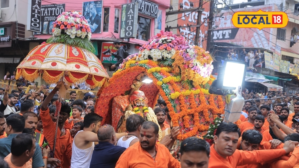 उज्जैन में बाबा महाकाल की दूसरी सवारी धूमधाम से निकली चंद्रमोलेश्वर स्वरूप में प्रजा का हाल जानने निकले महादेव