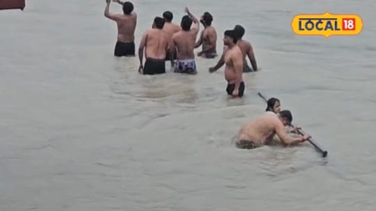 ऋषिकेश में लगातार बारिश बनी आफत, उफान पर गंगा, लोगों को नदी से दूरी बनाए रखने की सलाह