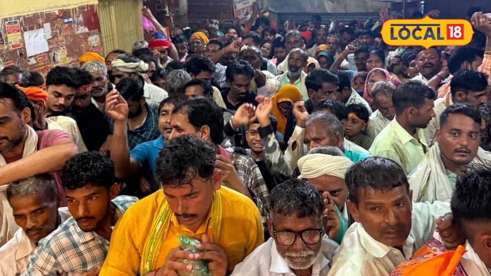 चित्रकूट में सावन की हरियाली अमावस्या पर उमड़ा आस्था का सैलाब कामदगिरि की परिक्रमा कर शिव का किए दर्शन जानें मान्यता