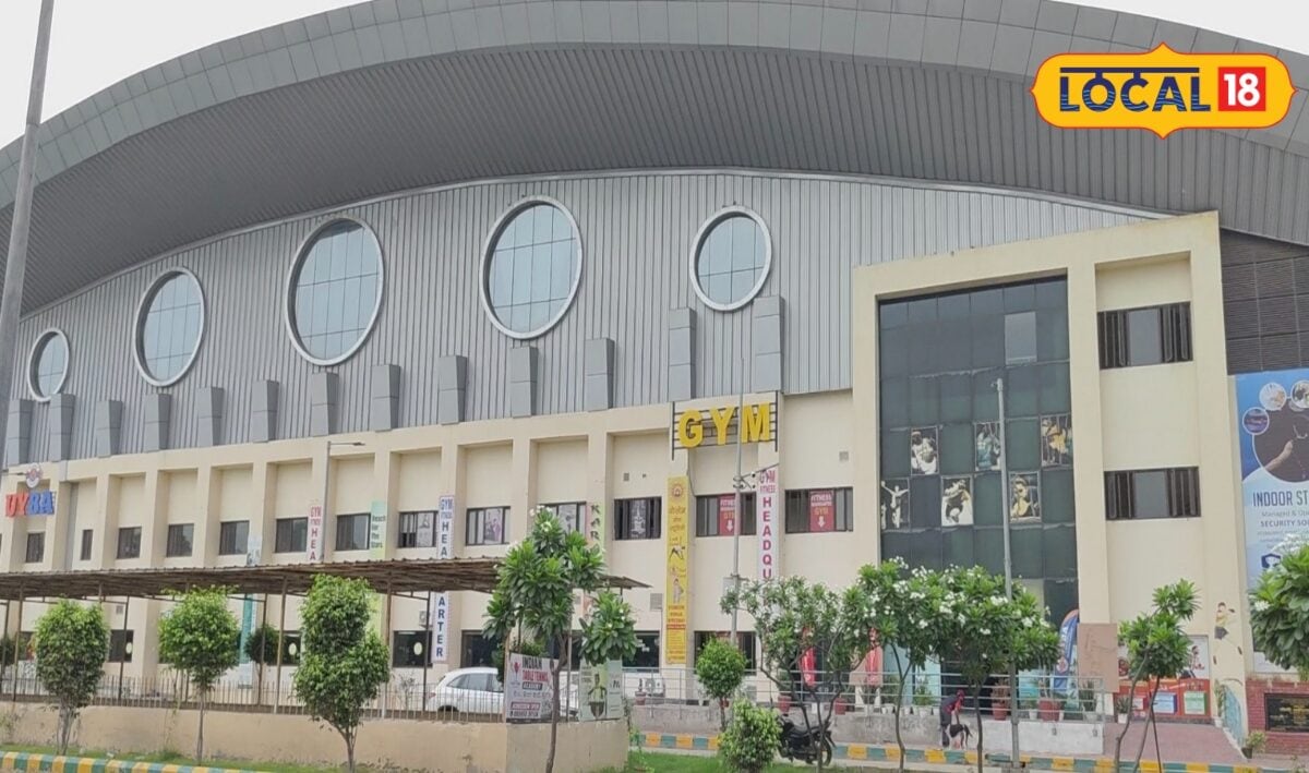 नोएडा में 100 करोड़ से तैयार इंडोर स्टेडियम में फायर NOC नहीं सुरक्षा पर सवाल फायर विभाग ने एजेंसी और नोएडा प्राधिकरण से मांगा जवाब