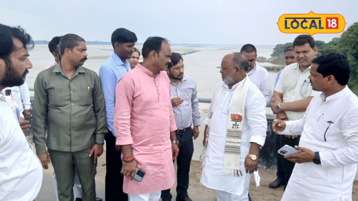 गंगा के बढ़ते जलस्तर के बीच चंदौली में अलर्ट बाढ़ से पहले मंत्री हंसराज विश्वकर्मा ने खुद संभाला मोर्चा