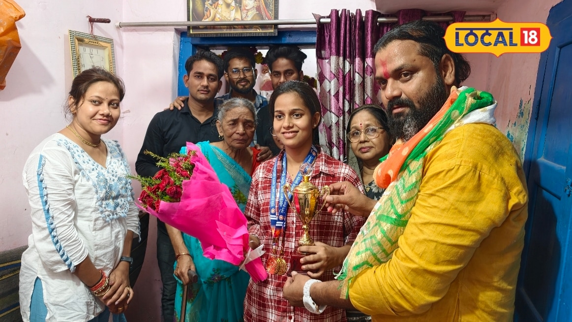 मऊ की श्वेता विश्वकर्मा ने मनोविज्ञान व आर्ट्स में महाराजा सुहेलदेव यूनिवर्सिटी किया टॉप राज्यपाल ने गोल्ड मेडल से किया सम्मानित