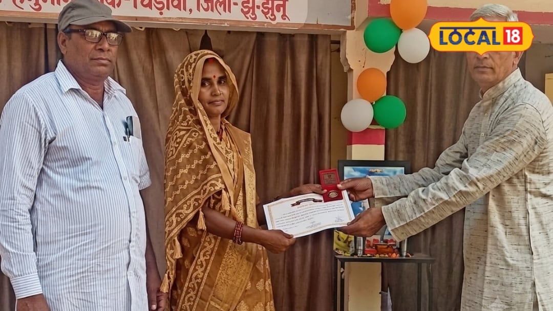 Jhunjhunu News: तिरंगा मैन से श्रवण पुरस्कार तक  दिल्ली पुलिस के रिटायर्ड SI ने समाजसेवा में लगा दी जिंदगी की कमाई