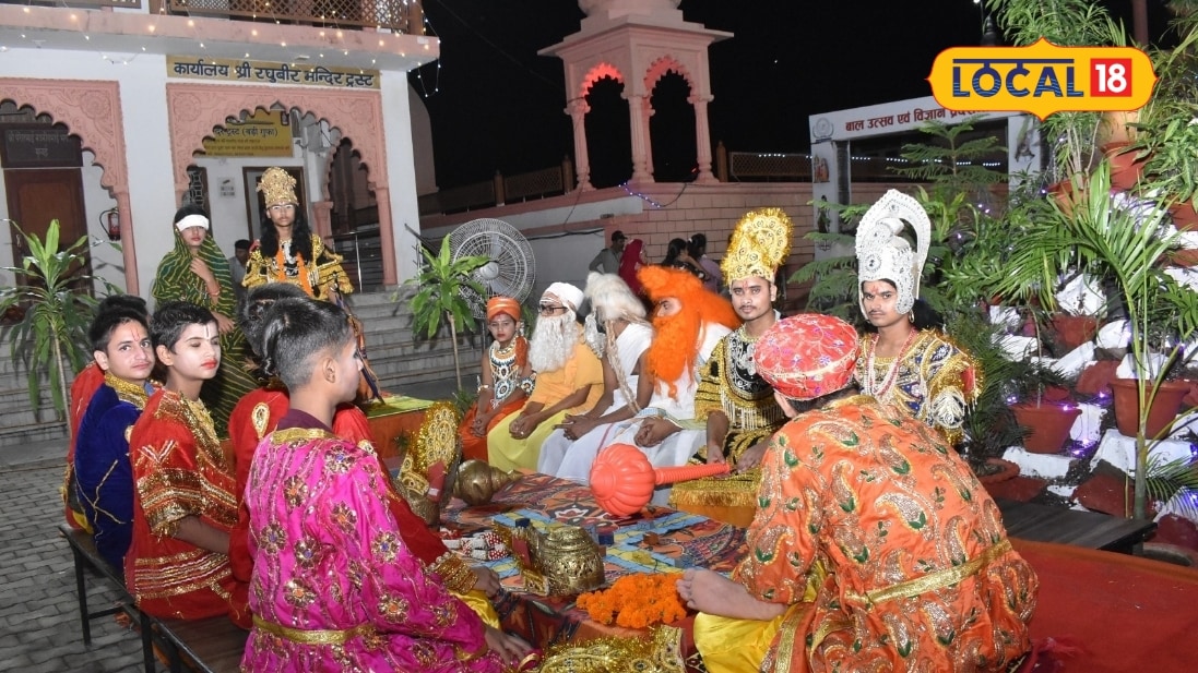 चित्रकूट के श्री रघुवीर मंदिर में 5 दिवसीय श्रावण झूला उत्सव शुरू दिखेगी बुंदेलखंड की संस्कृति 300 कलाकार देंगे प्रस्तुति
