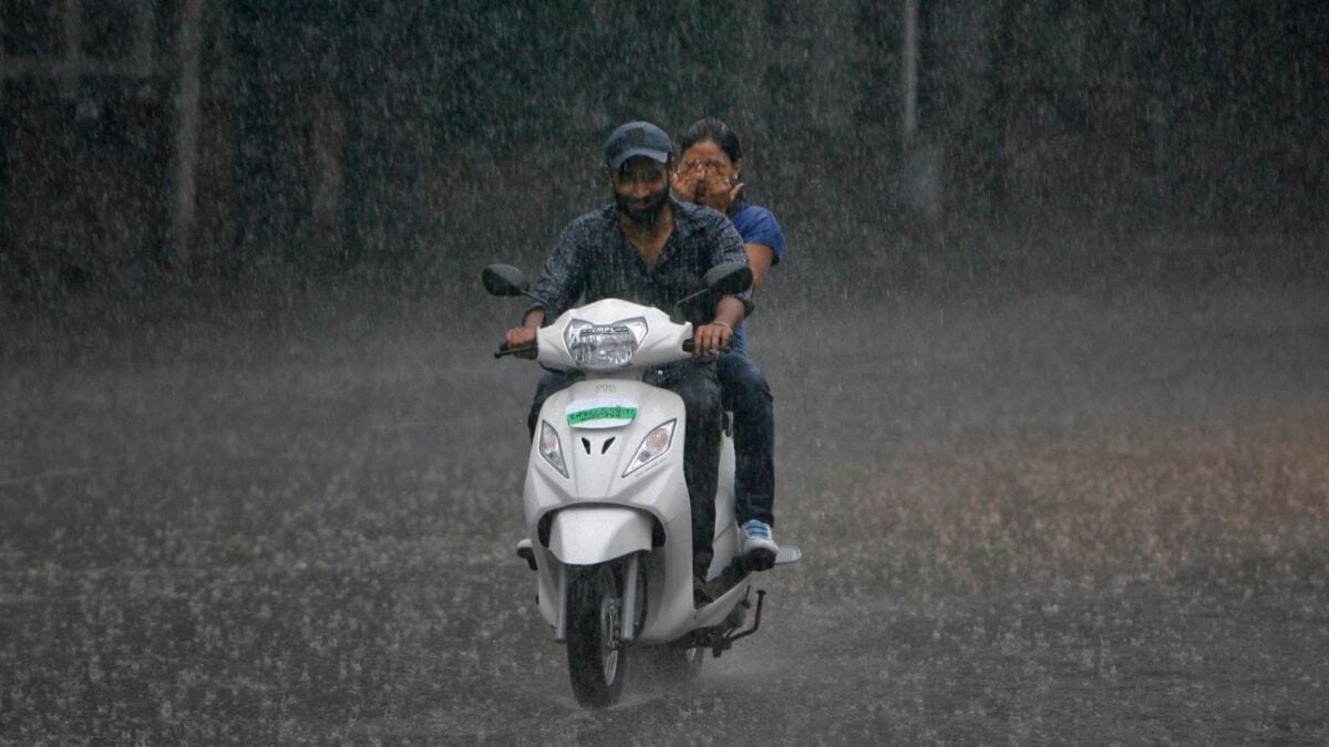 Kal Ka Mausam: दिल्ली से लेकर यूपी-बिहार तक 19 राज्यों में IMD का अलर्ट, उत्तराखंड में बेहद भारी बारिश की चेतावनी