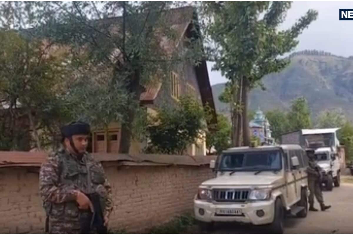 जमात-ए-इस्लामी के नेटवर्क पर पुलिस की नजर सोपोर में 26 जगहों पर एक साथ तलाशी UAPA के तहत एक्शन