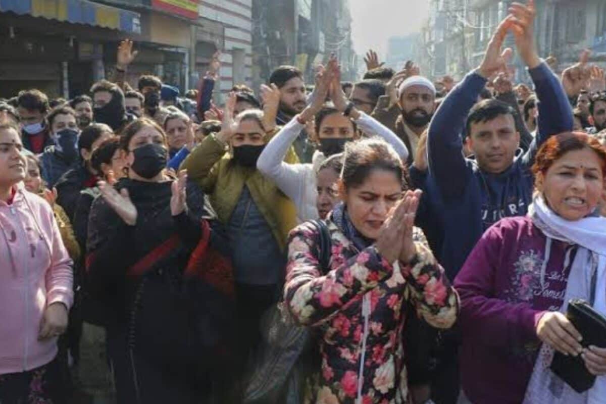 Bhilwara News: सावन में मेवाड़ हुआ शिवमय 751 कावड़ 1111 कलश और बाबा बर्फानी का अलौकिक श्रृंगार बना आकर्षण