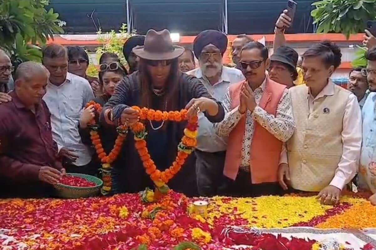 'पूरी दुनिया में किशोर दा का नाम, मिले भारत रत्न से भी बड़ा सम्मान', खंडवा पहुंचे बॉलीवुड सिंगर की मांग